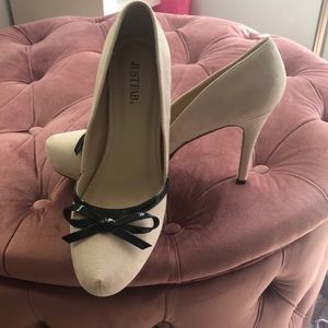 Just Fab - size 9, tan with black bow 3 inch heel